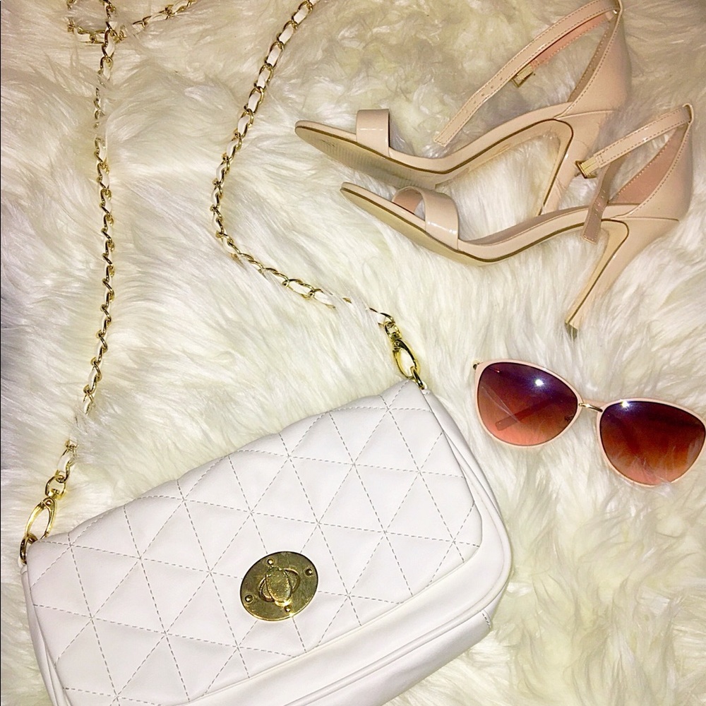 White and gold shoulder purse